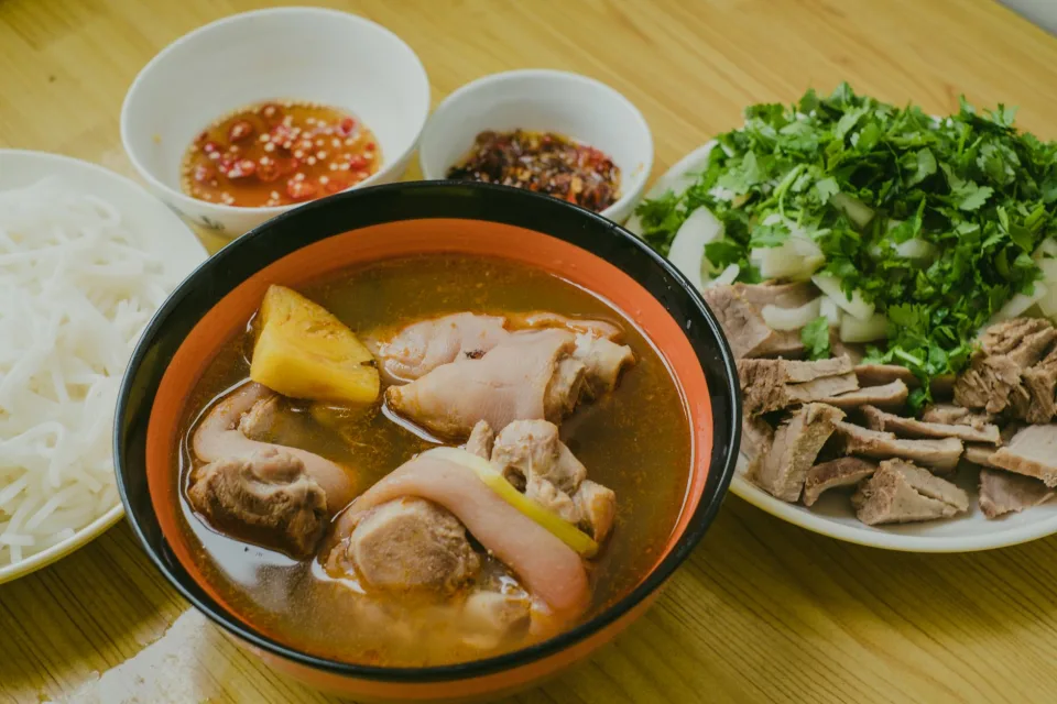 Bàn nướng đông khách tại Quán 1989